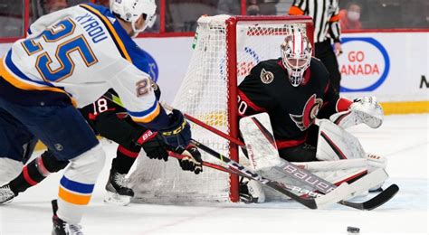 Senators' Matt Murray leaves game vs. Blues with injury