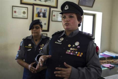 Pakistan's women police fight criminals, militants, and scorn - CSMonitor.com