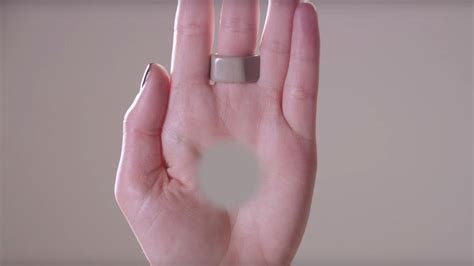 This optical illusion will make a hole appear in your hand | indy100 ...