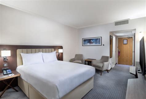 Hilton Gatwick Hotel | Include parking at the terminal from £35