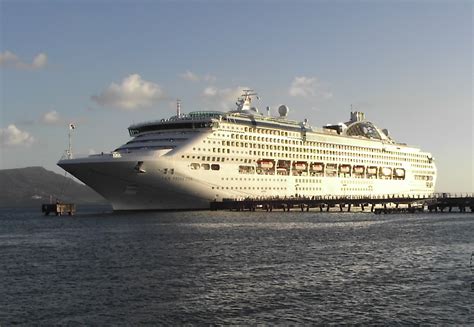 Fichier:Martinique-fort-de-france-sea-princess-cruiser.jpg — Wikipédia