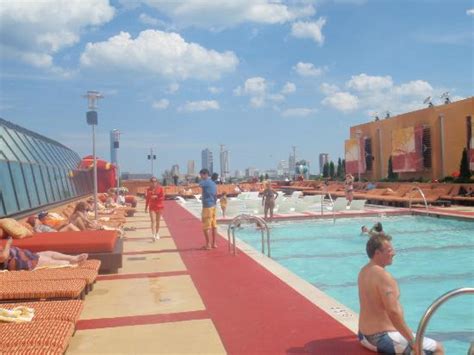 Roof top pool - Picture of Golden Nugget, Atlantic City - TripAdvisor