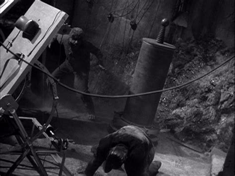 13: FRANKENSTEIN MEETS THE WOLF MAN / Universal Pictures - 1943