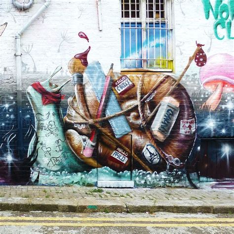 Camden Snail by Nomad Clan duo Aylo and CBloxx, Hawley Mews, Camden ...