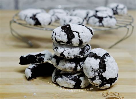 Chocolate Crinkles - Yummy Kitchen