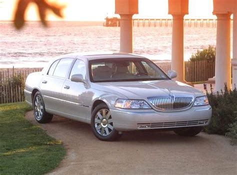 Used 2003 Lincoln Town Car Signature Sedan 4D Prices | Kelley Blue Book