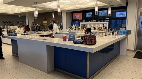 Review - Delta Sky Club Atlanta International Terminal - Monkey Miles