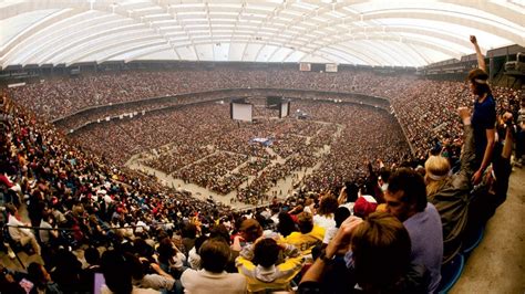 How Many People Were Actually At WrestleMania III? A Deadspin Investigation