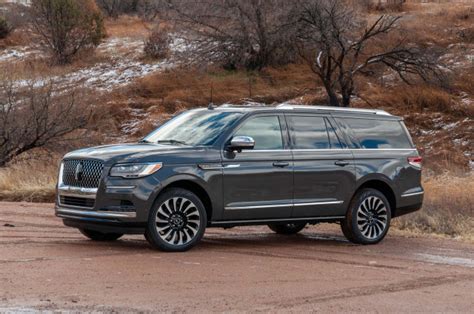 First drive review: 2022 Lincoln Navigator aims to keep up with big luxury