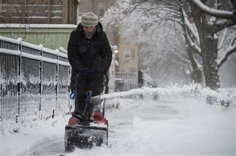 Chicago snow: Winter storm dumps 6 inches of snow on Chicago - Chicago ...