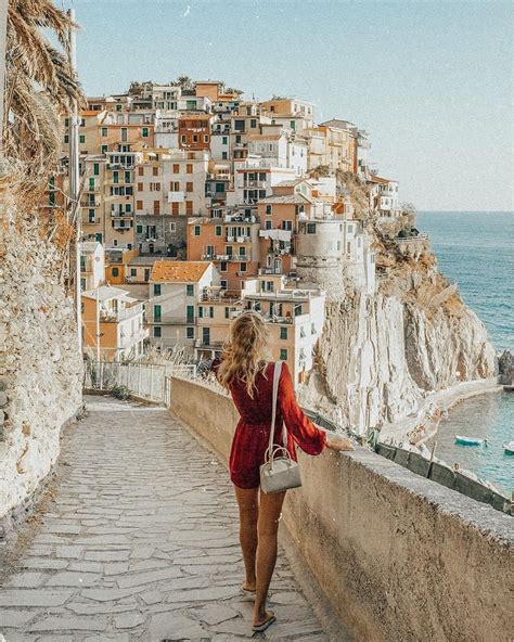 The top 100 female travel influencers to follow on Instagram | Reizen, Dorp