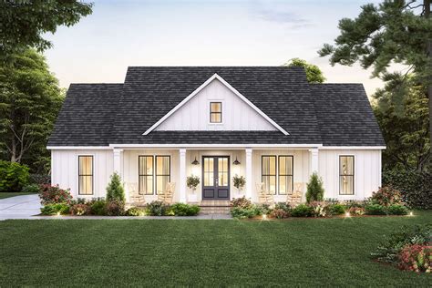 Modern Farmhouse Plan: 1,924 Square Feet, 3 Bedrooms, 2.5 Bathrooms - 4534-00061