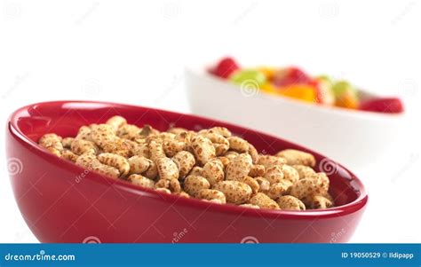 Puffed Wheat Cereal Royalty Free Stock Images - Image: 19050529