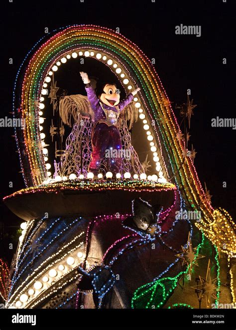 Disneyland Paris Parade Stock Photos & Disneyland Paris Parade Stock ...