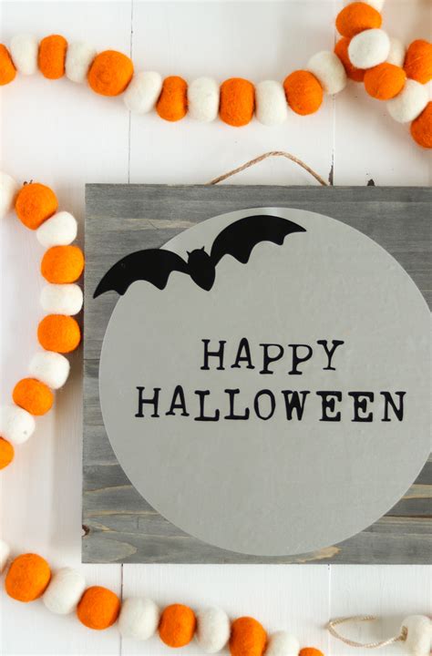 Cricut Halloween Sign with Free SVG - Have a Crafty Day