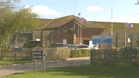 HMP Guys Marsh: Violence and drug use cut at 'concerning' prison - BBC News