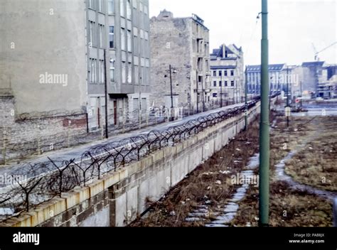 Barbed wire on The Berlin Wall, Germany in the 1960s Stock Photo - Alamy