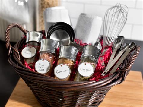 Christmas Gift Baskets | HGTV