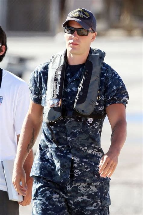 Taylor Kitsch Battleship : Teaser Trailer