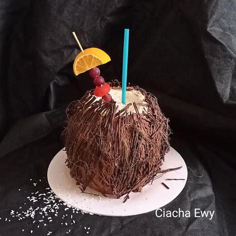 Coconut cake - Decorated Cake by Ewa - CakesDecor