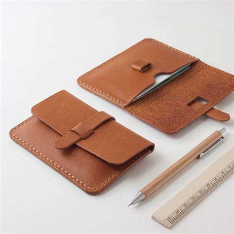 SeanChy Handmade Leather Card Holder with Personalization | Gadgetsin