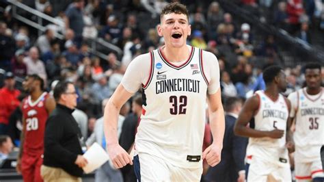 Donovan Clingan NBA mock draft scouting report: Should the UConn big man turn pro in 2023 ...