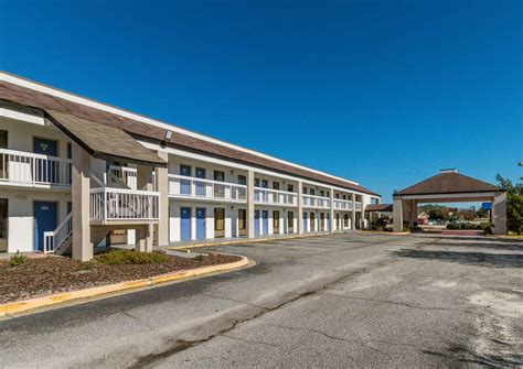 Motel 6 Holyoke- Holyoke, MA Hotels- Tourist Class Hotels in Holyoke- GDS Reservation Codes ...