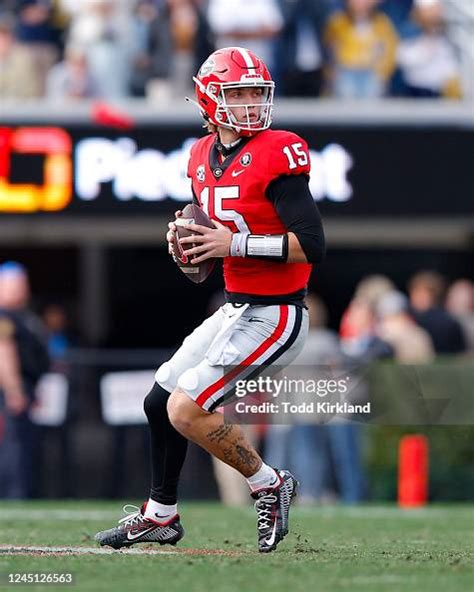 Carson Beck of the Georgia Bulldogs drops back to pass in the second... News Photo - Getty Images