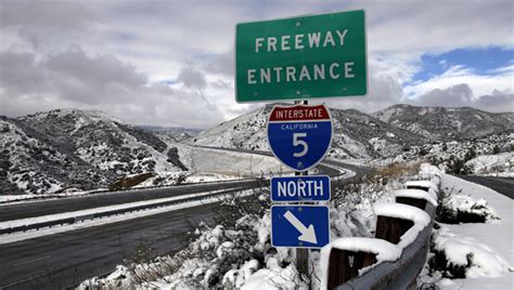 Snow shutters Grapevine again, Tehachapi Pass remains open