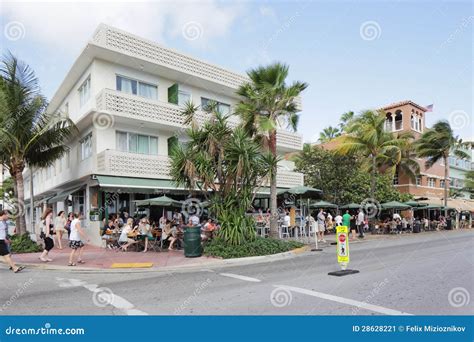 News Cafe Miami Beach Editorial Photo - Image: 28628221