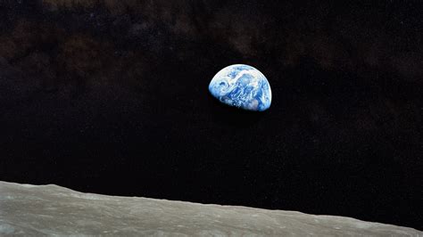 Earthrise [2440 x 1350] : r/wallpapers