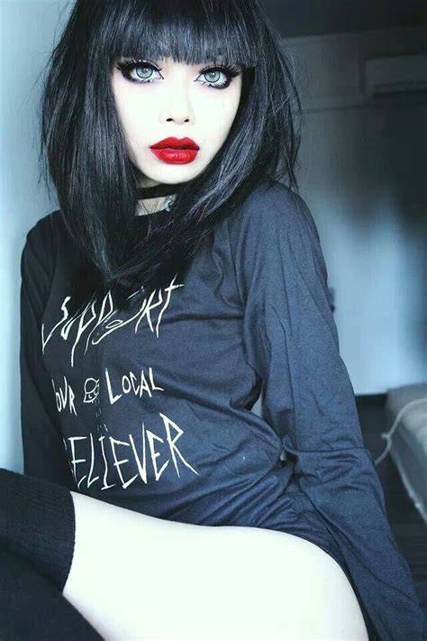 Black hair, pale skin, red lips...i don't know who this is...but damn! Goth Beauty, Dark Beauty ...