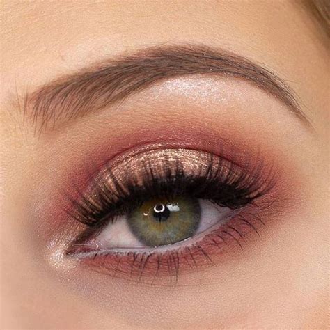 Elegant golden eye makeup look #dramaticeyemakeup | Makeup looks for green eyes, Glamorous ...