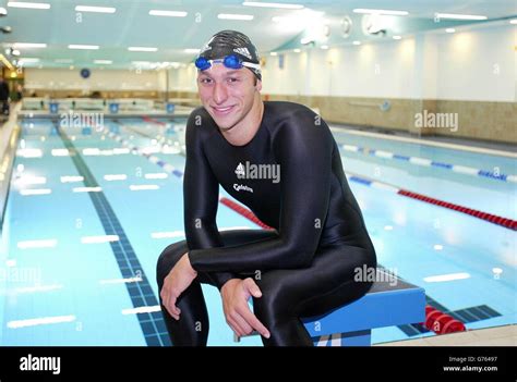 Sport swimming goggles swimming cap simming pool sitting ian thorpe hi ...