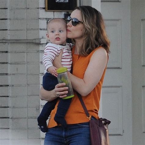 Pregnant rachel mcadams shows off her baby bump while grabbing takeout – Artofit