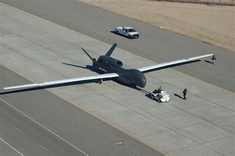 Scale image of the RQ-4 Global Hawk. : aviation