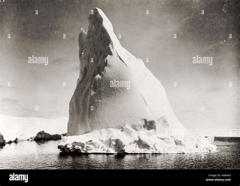 Frank hurley endurance iceberg hi-res stock photography and images - Alamy