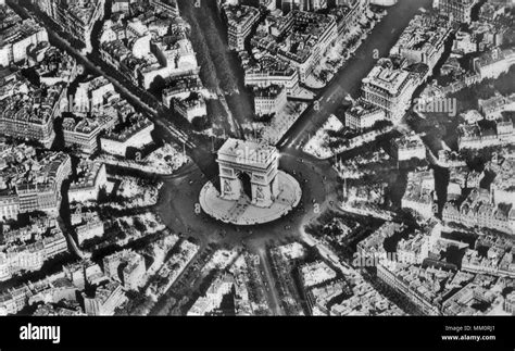 Aerial View of the L'Arc de Triomphe. Paris. 1930 Stock Photo - Alamy