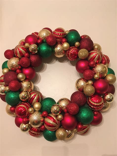 Christmas ball wreath | Ball wreath, Christmas balls, Ornament wreath