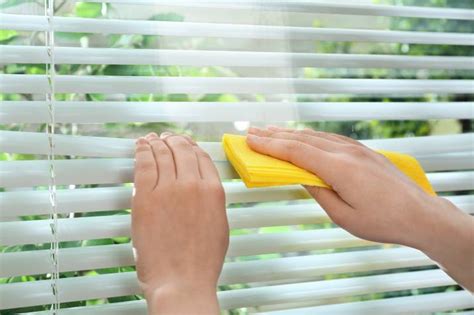 How to Clean Venetian Blinds | Airtasker UK