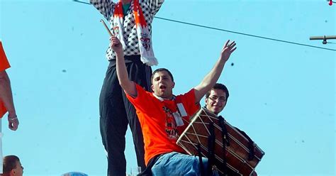 Blackpool FC players and fans celebrate 2010 promotion win - LancsLive