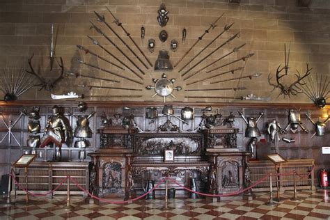 Warwick Castle: Great Hall armoury | Warwick castle, Castle rooms, Castles interior