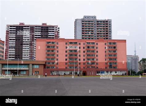 Apartments in Pyongyang Stock Photo - Alamy