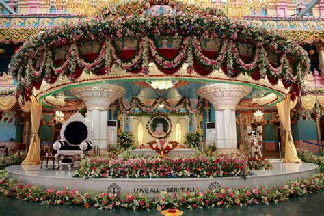 LIVE DARSHAN BHAGAWAN SRI SATHYA SAI BABA MAHA SAMADHI DARSHAN IN PRASANTHI NILAYAM KULWANT HALL