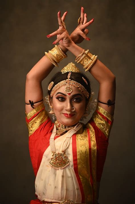 Bharatanatyam dancer posing - PixaHive