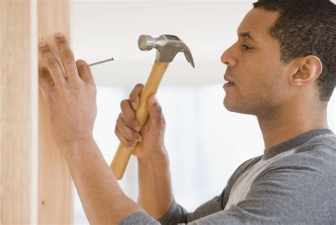 8 Tips for Using a Hammer Correctly