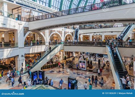 DUBAI, UAE - OCTOBER 21, 2016: Mall of Emirates Shopping Mall in Dubai ...