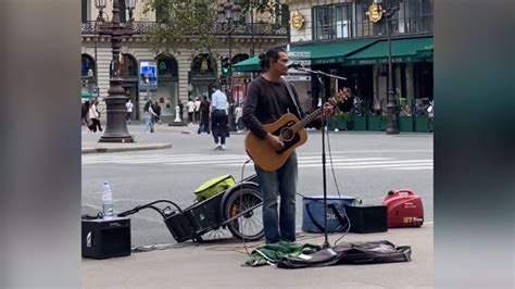 Video Of Street Performer Singing Lata Mangeshkar's 'Ajeeb Dastan' Wins Internet | Watch