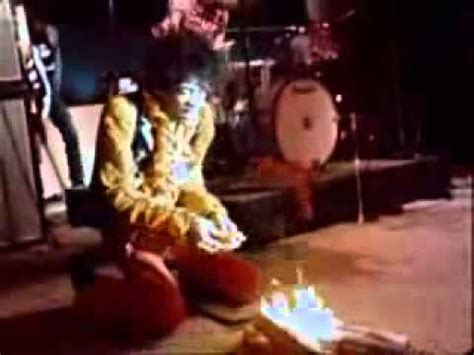 Jimi Hendrix Sets Guitar On Fire at Monterey Pop Festival (1967) - YouTube