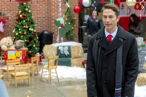 Hallmark’s ‘Sharing Christmas’: Time, Cast, & Photos | Heavy.com